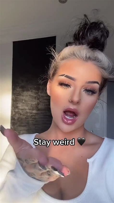 Hot Sexy Molly Hull Bikini Pics