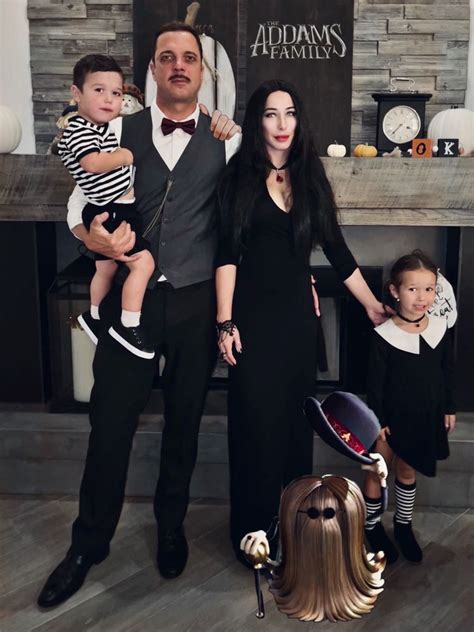 The addams family costume – Artofit