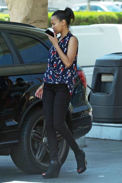 Photo Exclusif Zoe Saldana Prend De L Essence à Santa Monica Le 16 Juin 2014 Purepeople