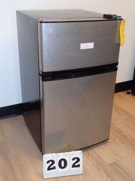 INSIGNIA MINI REFRIGERATOR FREEZER MODEL NS CF30SS9 Rosen Systems