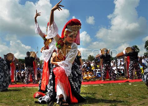 TARI RAMPAK BEDUG ANTARA Foto