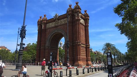 The Arc De Triomf Passeig De Lluis Companys Barcelone Catalonia Spain