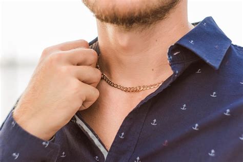 5 Ways To Style Gold Chains For Men