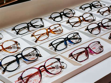 What Color Eyeglasses Should I Get Easysight