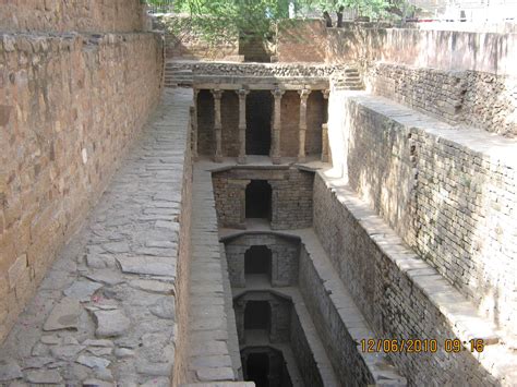 Chasing History: Gandhak ki baoli, mehrauli