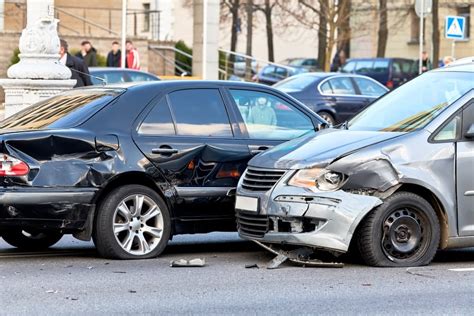 When To Hire An Attorney After A Car Accident Levar Law Injury