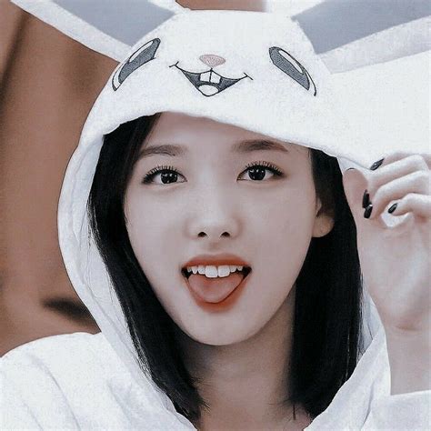 TWICE cxpymuna 𝘿𝙀𝙎𝘾 nayeon aesthetic nayeon icons nayeon