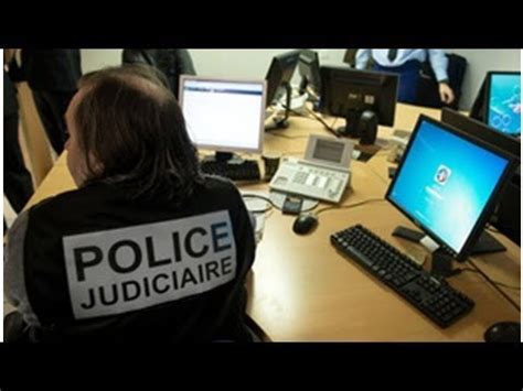 Policiers LGBT Il Faut Montrer Que La Police Est Aussi Diverse Que La