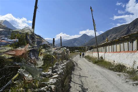 Trail Of Annapurna Circuit Trek Excellent Himalaya Trek Expedition