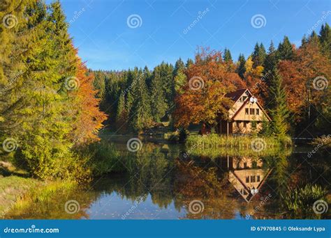 House By The Lake Surrounded Forest Stock Image Image Of Lane