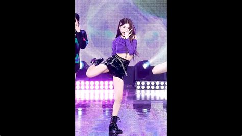 Rollercoaster Woo Ah Minseo Fancam Show