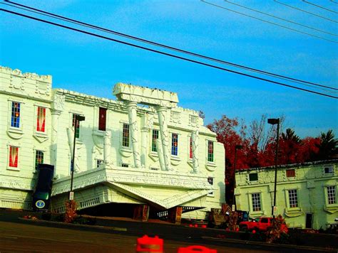 Upside-Down White House, Wisconsin Dells | cityseeker