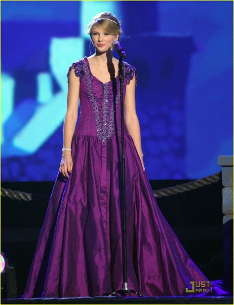 Taylor Swift - CMA Awards 2008: Photo 1543491 | Taylor Swift Photos ...