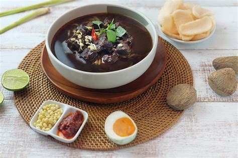 Nikmat Disantap Selagi Hangat Begini Cara Bikin Rawon Daging Khas Jawa