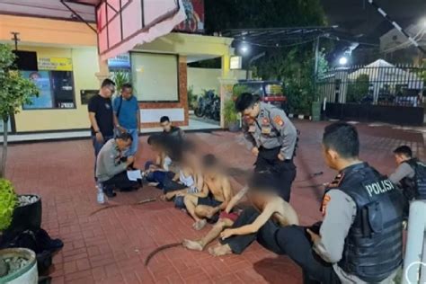 Bubarkan Tawuran Antar Remaja Seorang Polisi Terluka Disabet Celurit