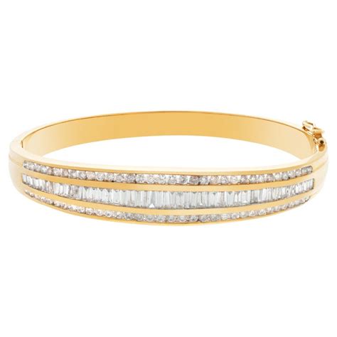 Bangle with Diamonds Set in 14k Yellow Gold For Sale at 1stDibs