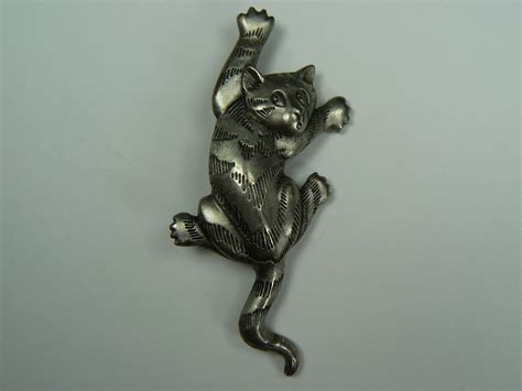 Jj Jonette Pewter Climbing Cat Pin Brooch Jewelry Etsy Canada