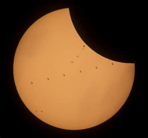 Las Espectaculares Imágenes De La Estación Espacial De La Nasa Durante El Eclipse Solar Ejutv