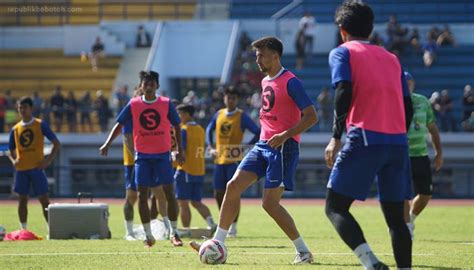 Persib Batal Gelar Uji Coba Bojan Hodak Beberkan Alasannya