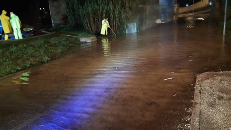 Maltempo Allagamenti Frane E Strade Chiuse In Toscana Emilia E