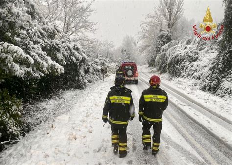 Maltempo E Neve Al Nord Italia Centinaia Di Interventi Dei Vigili Del