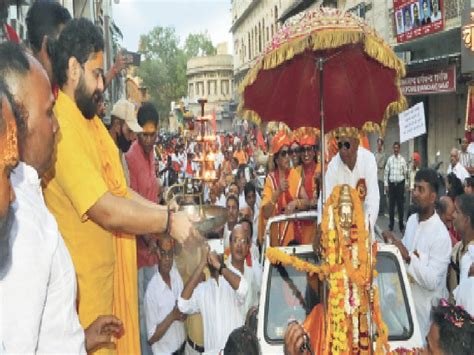 The Procession Came Out With The Cheers Of Lord Parshuram Decorated Tableaux Jagadguru Shreeji