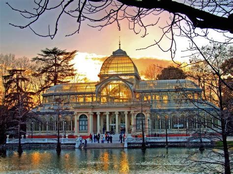 Madrid Comunidad De Madrid Atardecer En El Palacio De Cristal Del Parque De El Retiro