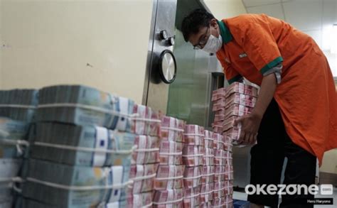 Blt Subsidi Gaji Cair Pertengahan November Cek Rekening Pekerja Ini Dapat Rp1 Juta Okezone