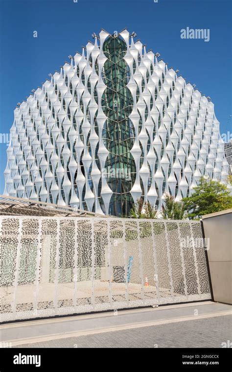 The new American Embassy building at Nine Elms, Vauxhall, London, England, UK Stock Photo - Alamy