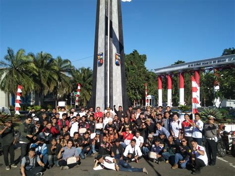 Club Motor Se Kota Bogor Ikut Pengibaran Bendera Hut Ri Ke Di Tugu