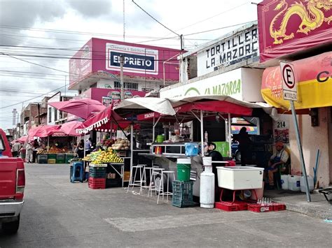 Pese A Operativos Comerciantes Ambulantes Invaden Banquetas En