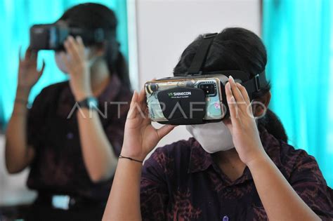 SISWA BELAJAR VIA VIRTUAL REALITY DI BALI ANTARA Foto