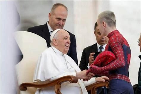 Reali Siti Papa Francesco Saluta Francesco Tarantino Lo Spiderman