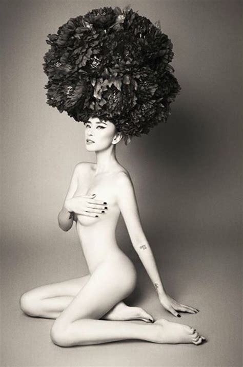 Những bức ảnh nude không che của mỹ nhân Việt Xinh