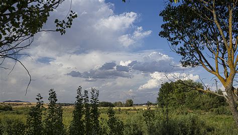 La Aemet prevé para este viernes cielo poco nuboso y temperaturas con