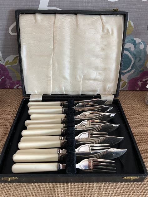 A Lovely Antique Boxed Set Of Six Epns Fish Knives And Forks With Faux