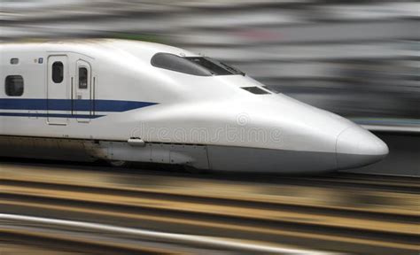 Shinkansen El Tren Bala De Jap N Tokio Foto De Archivo Imagen De