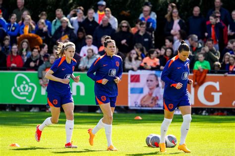 Fotos Oranjeleeuwinnen Trainen Onder Vrouwenvoetbalnieuws