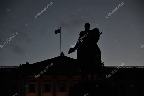 Estatua Del Rey Noruego Karl Johan Xiv En Silueta Oslo Noruega