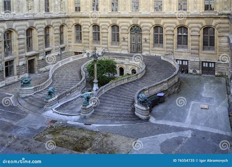 Escalier En Fer Cheval Au Louvre Image Ditorial Image Du