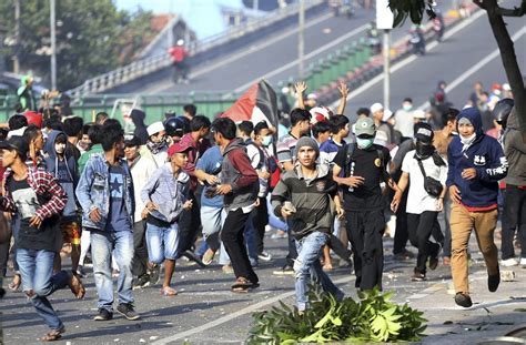 Supporters Of Losing Candidate Prabowo Subianto Confront Indonesian