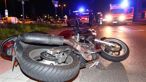 Motorradfahrer Nach Unfall In Lebensgefahr Shz