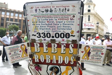 Las víctimas de bebés robados reclaman a las izquierdas un impulso en