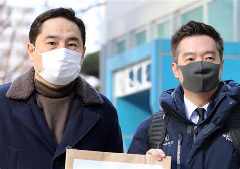 경찰 이준석 성접대 의혹 주장한 가세연 고발인 조사 중앙일보