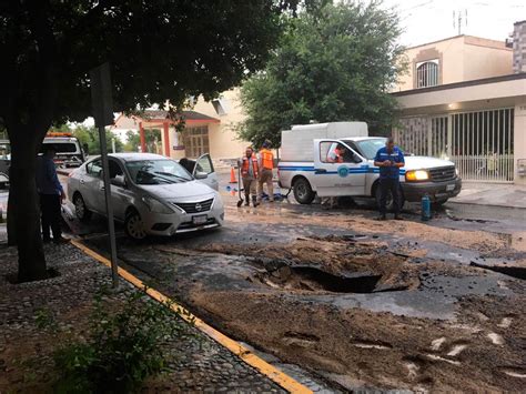 Cae Veh Culo En Socav N Por Fuga De Agua