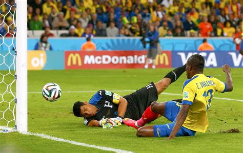 dois gols Enner Valencia marca seu nome na vitória do Equador