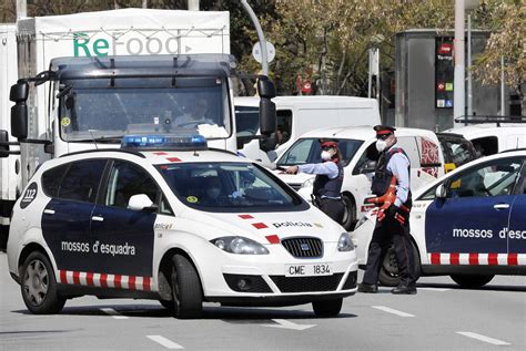 Muere Un Motorista Al Chocar Contra Una Furgoneta En El Eixample