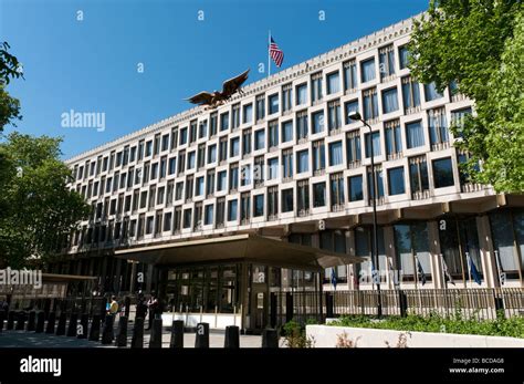 The American Embassy On Grosvenor Square London England Uk Stock Photo