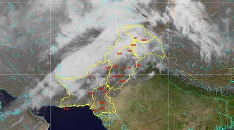 New Weather System Lashes Northern Pakistan With Rain And Snowfall