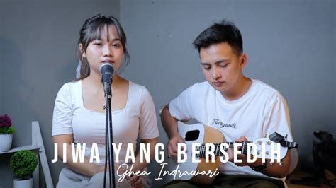 Jiwa Yang Bersedih Ghea Indrawari Cover Akustik By Ianyola Youtube